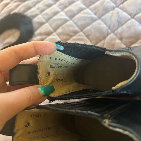 Frye Chelsea Boots, size 7, excellent preowned condition - Picture 3 of 5